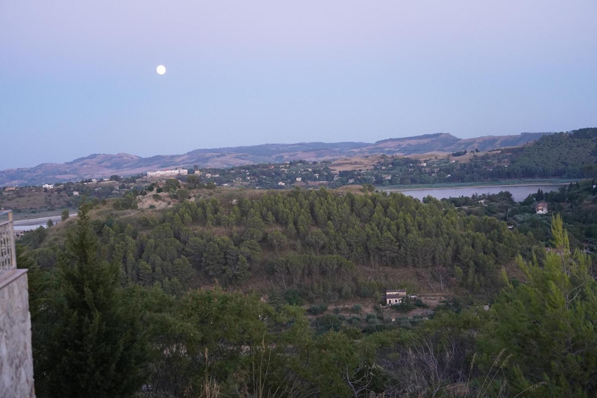 Enna Villa Del Sole E Delle Stelle Luaran gambar